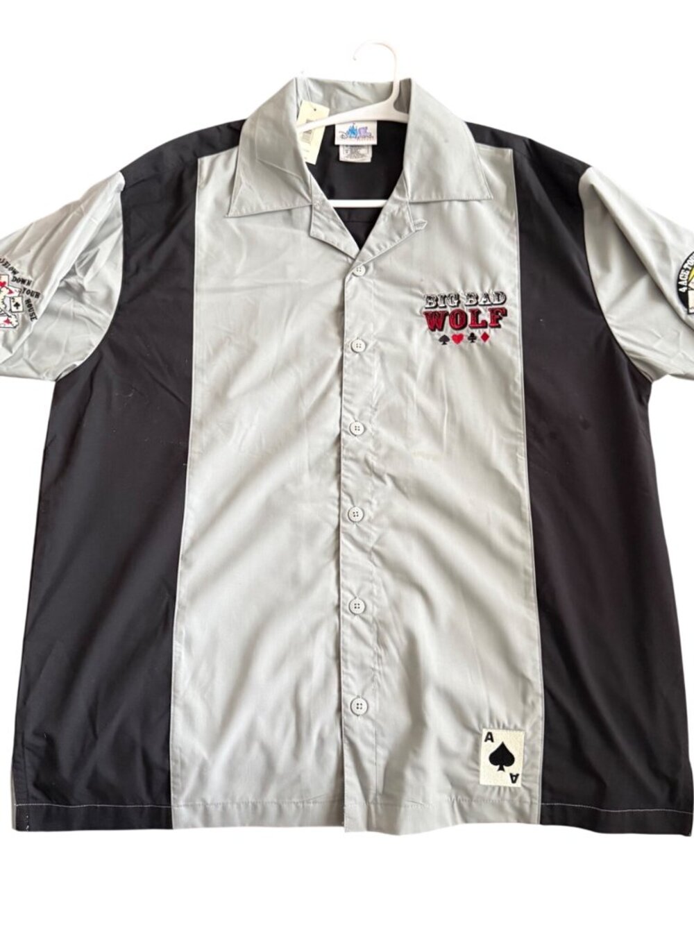 Disneyland Resort Big Bad Wolf Poker Club Button-Up Shirt Size M NWT